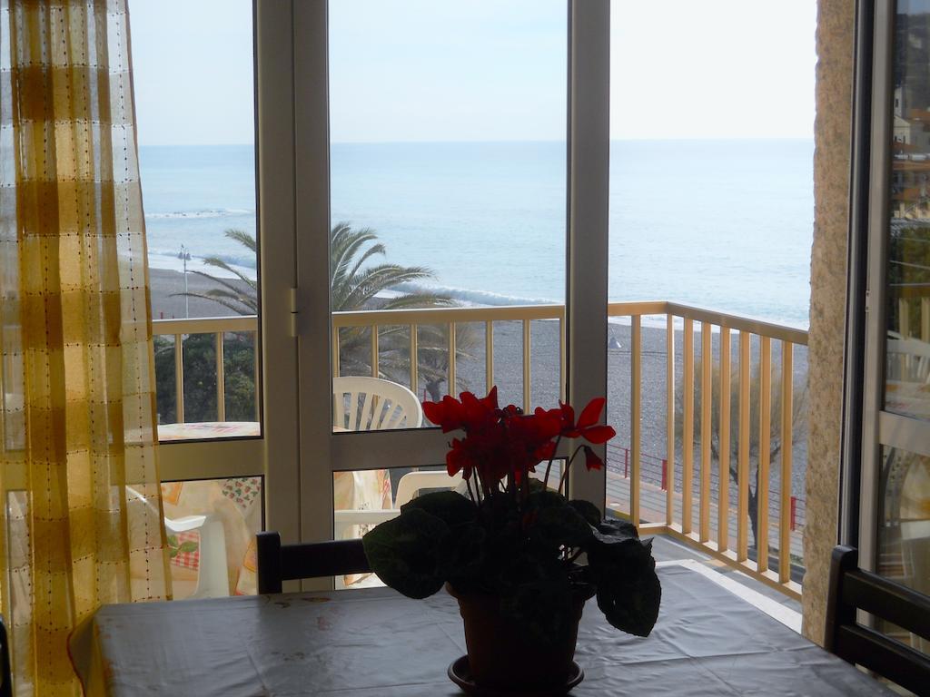 Gaiavacanze Beach Apartment Bordighera Phòng bức ảnh