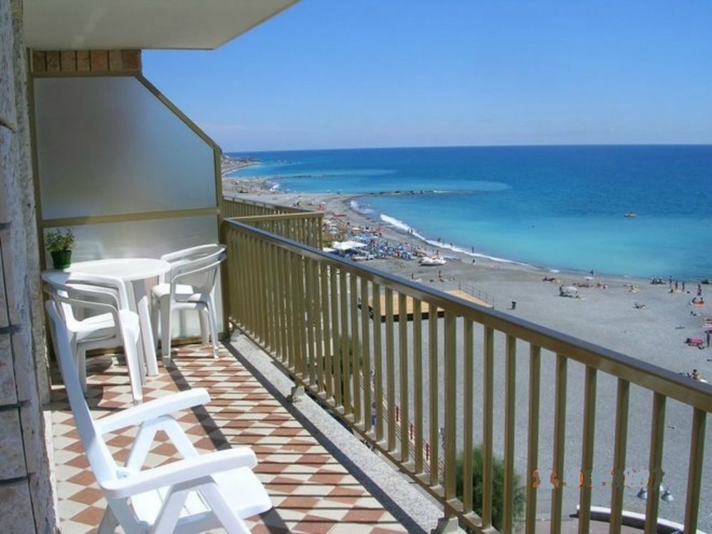 Gaiavacanze Beach Apartment Bordighera Ngoại thất bức ảnh